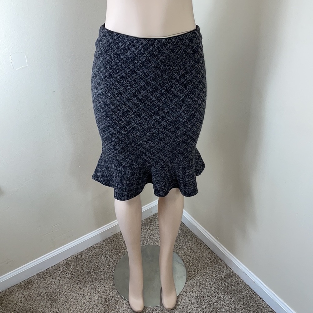 Express Tweed Pencil Skirt Women's 3/4 Gray Black Ruffle Hem Textured Career Y2K